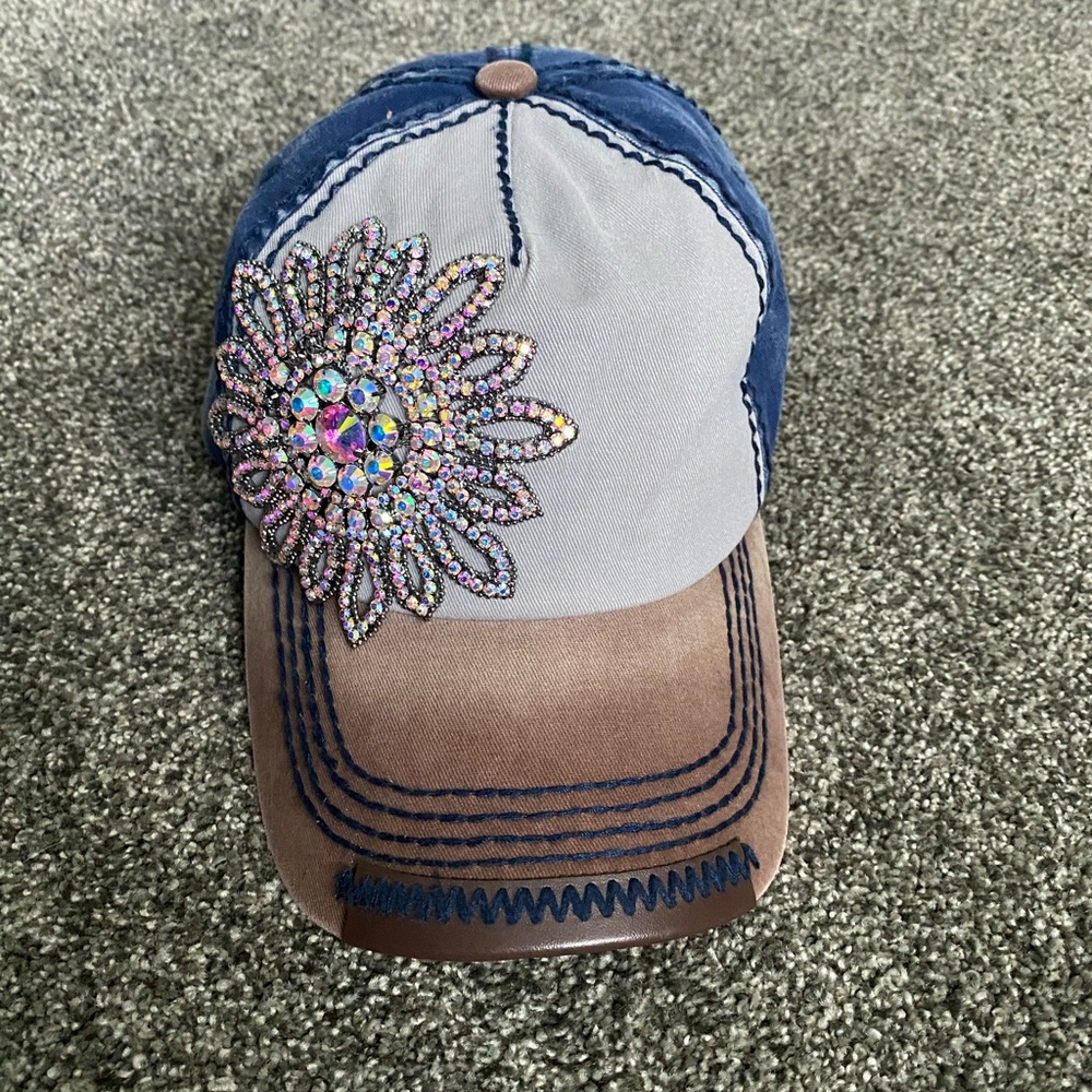 NEW‼️Olive & Pique Flower Bling Hat